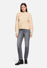 Strickpullover mit Effektgarn / Modellfoto Vorderseite (Outfit)