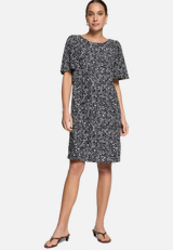 Blusenkleid mit Blumenprint / Modellfoto Vorderseite