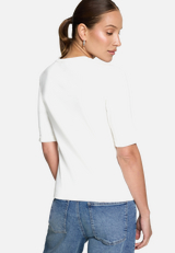 Basic-T-Shirt mit V-Ausschnitt / Modellfoto Rückseite