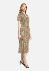 Midikleid mit Volant / Modellfoto Vorderseite (Outfit)