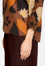 Oversize-Bluse mit Muster / Detailbild