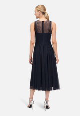 Cocktailkleid figurbetont / Modellfoto Rückseite