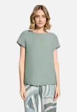 Blusenshirt unifarben / Modellfoto Vorderseite