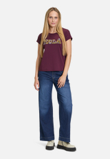 Rundhals-Shirt mit Ärmelaufschlag / Modellfoto Vorderseite (Outfit)