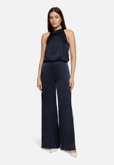 Jumpsuit mit Taschen / Modellfoto Vorderseite