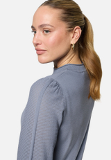 Pullover mit hohem Kragen / Detailbild