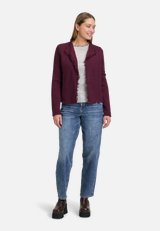 Strick-Cardigan mit Fransen / Modellfoto Vorderseite (Outfit)