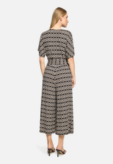 Eleganter Jumpsuit  mit grafischem Muster / Modellfoto Rückseite