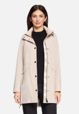 Outdoorjacke mit abnehmbarer Kapuze / Modellfoto Vorderseite