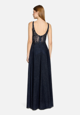 Abendkleid im Glitzer-Look / Modellfoto Rückseite