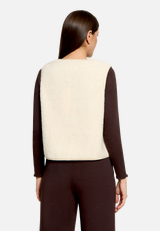 Sweatjacke mit aufgesetzten Taschen / Modellfoto Rückseite