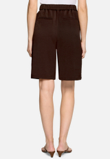 Bermuda-Shorts  mit Gürtel  / Modellfoto Rückseite