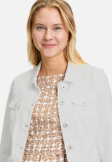 Jeansjacke mit Waschung / Detailbild