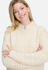 Grobstrickjacke mit Struktur / Detailbild