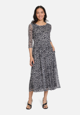 Maxikleid mit Leoprint / Modellfoto Vorderseite