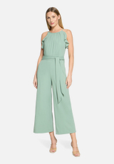 Jumpsuit mit Volant / Modellfoto Vorderseite