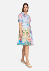 Hemdblusenkleid mit Knopfleiste / Modellfoto Vorderseite (Outfit)