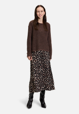 Grobstrick-Pullover mit Pailletten / Modellfoto Vorderseite (Outfit)