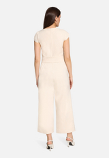 Eleganter Jumpsuit mit Bindegürtel / Modellfoto Rückseite
