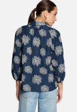 Oversized-Bluse  3/4 Arm mit Stickerei / Modellfoto Rückseite