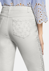 Regular Fit-Jeans mit Lochmuster / Detailbild
