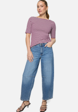 Ringelshirt  mit U-Boot Ausschnitt  / Modellfoto Vorderseite (Outfit)