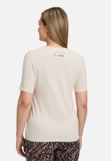 Basic Shirt mit Placement / Modellfoto Rückseite
