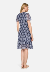 Volantkleid mit Rüschen / Modellfoto Rückseite
