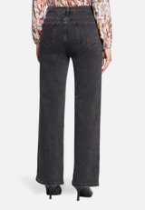 Stretch-Jeans mit Strass / Modellfoto Rückseite