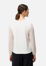 Blusenshirt mit transparenten Ärmeln / Modellfoto Rückseite