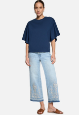 T-Shirt  mit weiten Ärmeln  / Modellfoto Vorderseite (Outfit)
