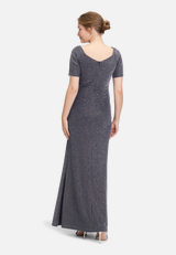 Abendkleid im Glitzer-Look / Modellfoto Rückseite