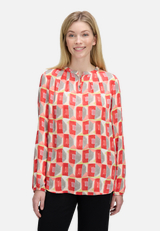 Casual-Bluse mit Knöpfen / Modellfoto Vorderseite