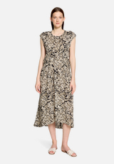 Midikleid mit Muster / Modellfoto Vorderseite