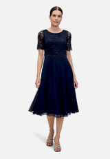 Cocktailkleid mit Spitze / Modellfoto Vorderseite