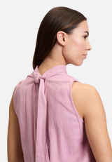Jumpsuit mit hohem Kragen / Detailbild