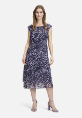 Midikleid mit Stufen / Modellfoto Vorderseite