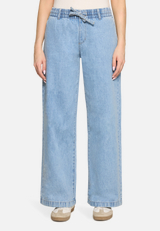 Casual-Hose mit weitem Bein / Modellfoto Vorderseite