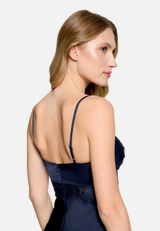 Abendkleid schmal geschnitten / Detailbild