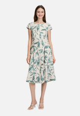 Cocktailkleid mit Aufdruck / Modellfoto Vorderseite