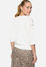 Sweatshirt  mit Lochmuster / Modellfoto Rückseite