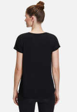 Rundhals-Shirt mit Raffung / Modellfoto Rückseite