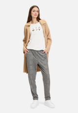 Casual-Shirt mit Print / Modellfoto Vorderseite (Outfit)