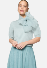 Kurzarmpullover  mit Schleife  / Modellfoto Vorderseite