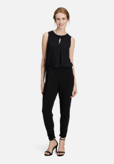 Jumpsuit mit Cut-Outs / Modellfoto Vorderseite
