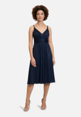 Abendkleid im Glitzer-Look / Modellfoto Vorderseite