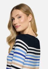 Basic Shirt mit U-Boot-Ausschnitt / Detailbild