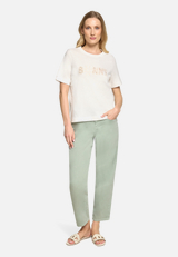 Printshirt mit Rundhalsausschnitt / Modellfoto Vorderseite (Outfit)