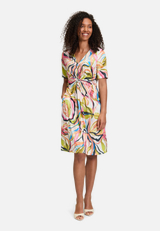 Sommerkleid ohne Verschluss / Modellfoto Vorderseite (Outfit)