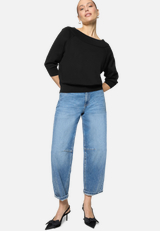 Strickpullover mit Carmenausschnitt  / Modellfoto Vorderseite (Outfit)